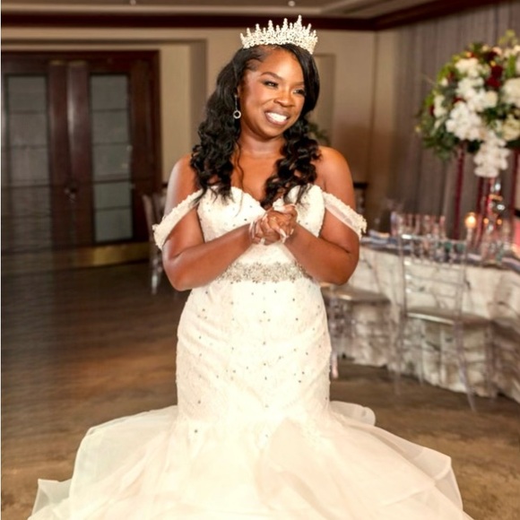 Beautiful crown. Great quality, can be used for casual, formal or elegant event - Picture 3 of 3